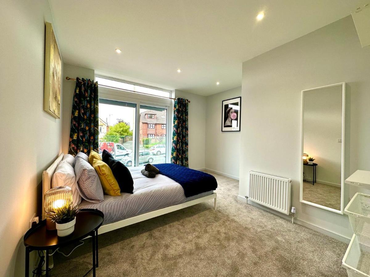 Stunning Brand New House - Sleeps 6 - Free Parking - Great Location - Fast Wifi - Smart Tv - Close To Poole & Bournemouth & Sandbanks Exterior foto